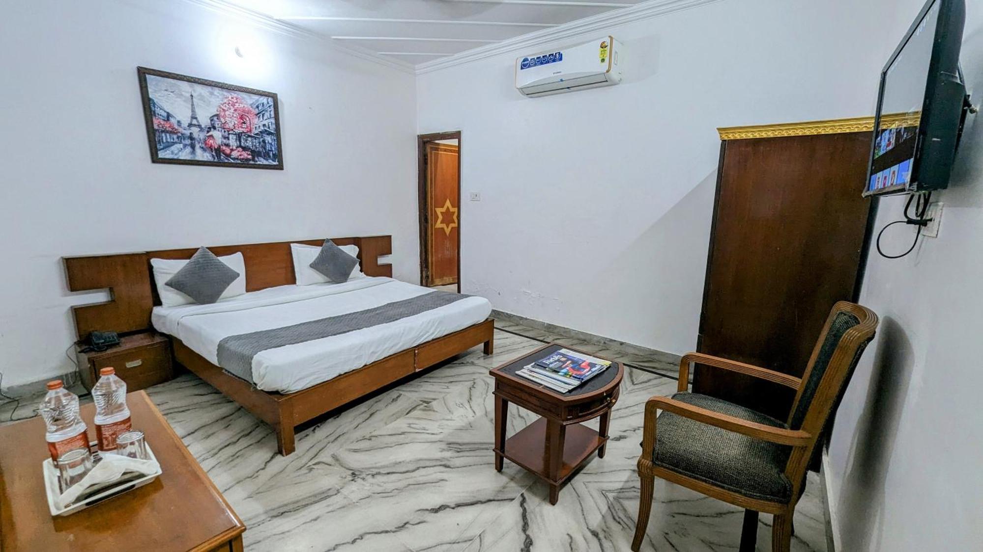 Hotel Lecston @Yashobhoomi Dwarka Sector - 25 Metro Station Delhi  Exterior foto