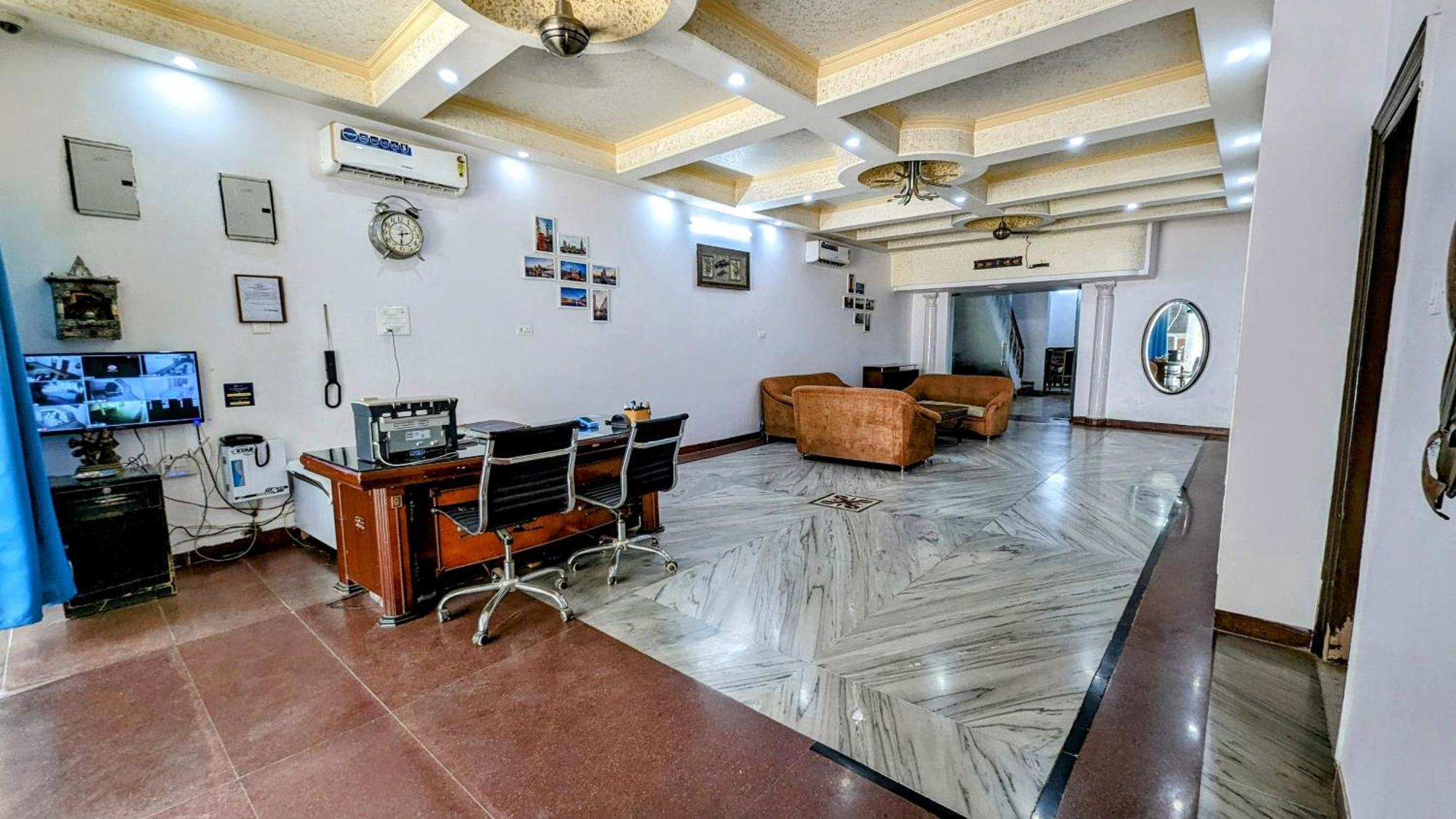 Hotel Lecston @Yashobhoomi Dwarka Sector - 25 Metro Station Delhi  Exterior foto