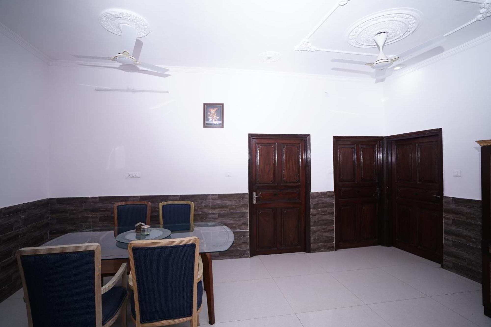 Hotel Lecston @Yashobhoomi Dwarka Sector - 25 Metro Station Delhi  Exterior foto