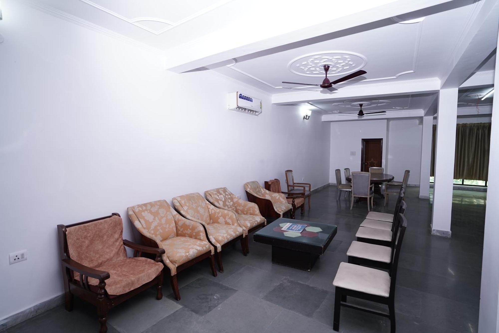 Hotel Lecston @Yashobhoomi Dwarka Sector - 25 Metro Station Delhi  Exterior foto