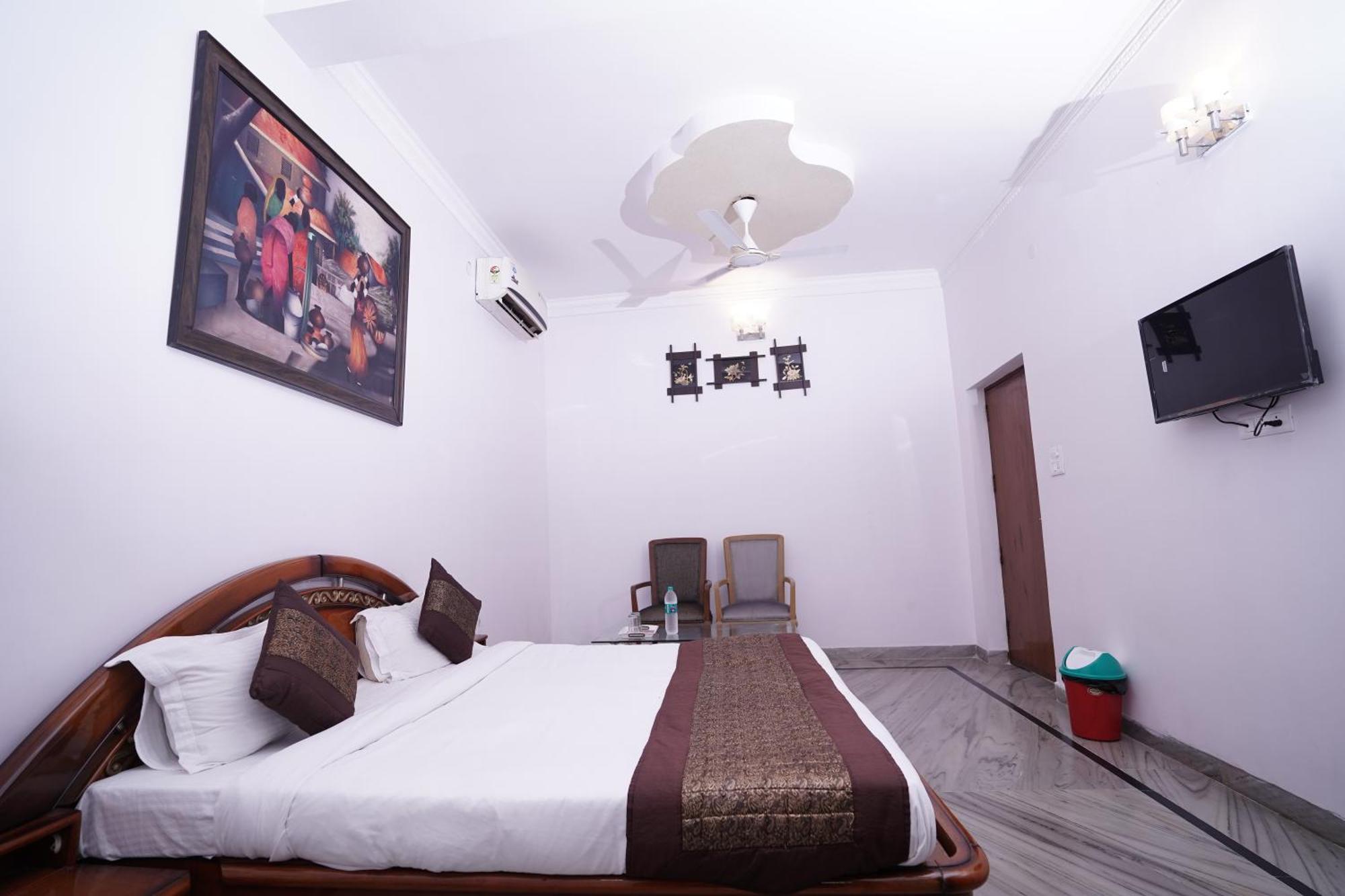 Hotel Lecston @Yashobhoomi Dwarka Sector - 25 Metro Station Delhi  Exterior foto