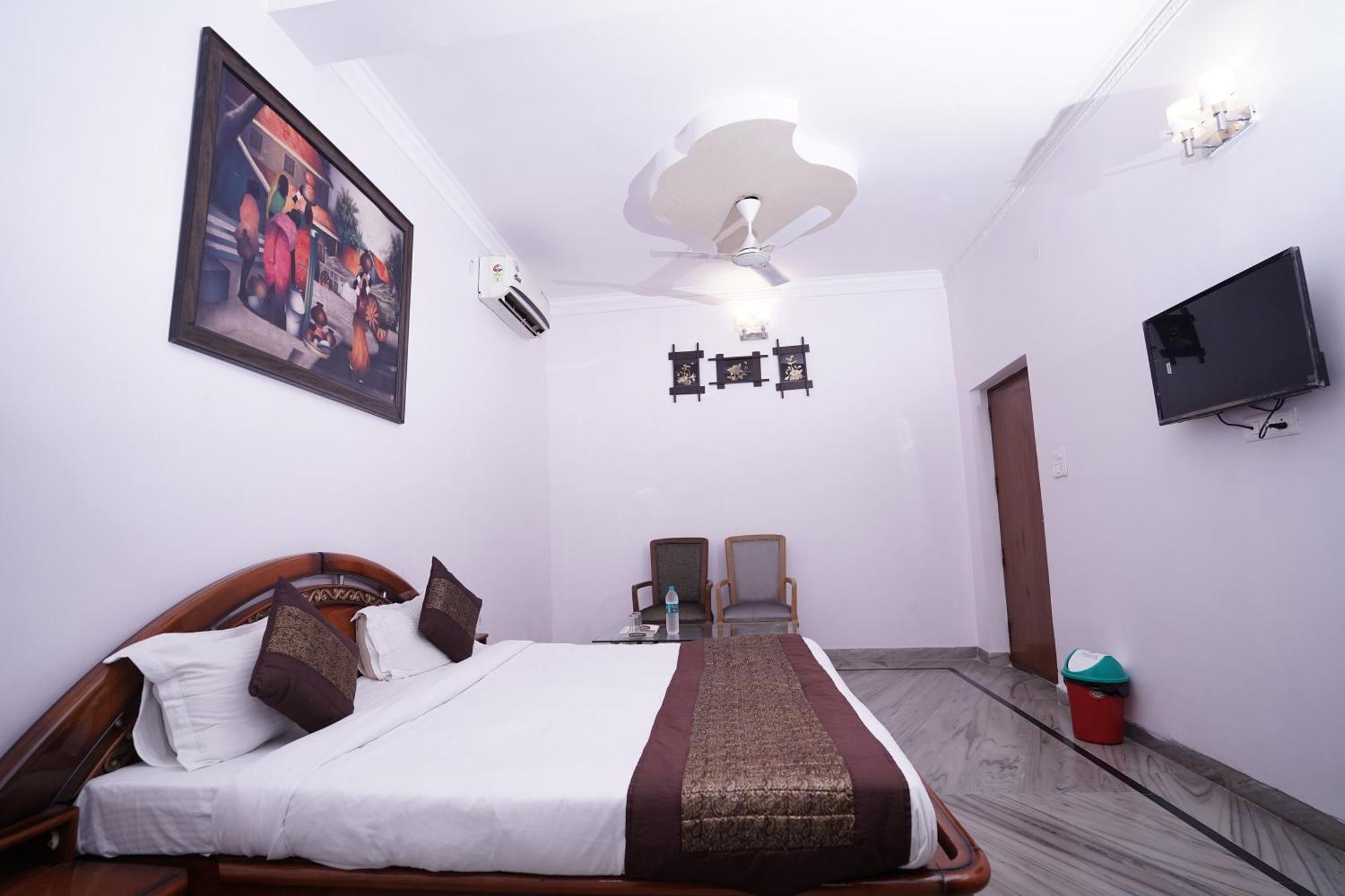 Hotel Lecston @Yashobhoomi Dwarka Sector - 25 Metro Station Delhi  Exterior foto